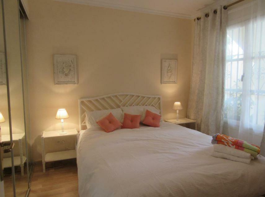 Apartment In El Paraiso - Near Puerto Banus Естепона Екстериор снимка